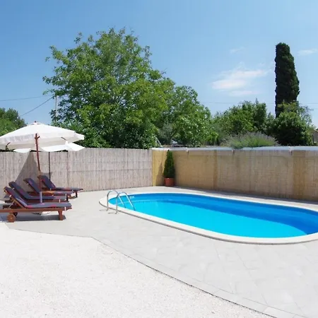 In Mit Privatem Pool Holiday home Vodnjan