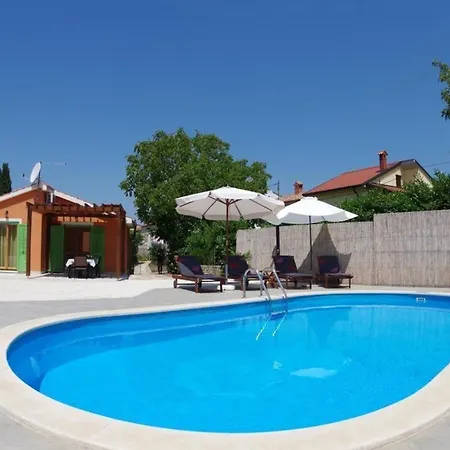 In Mit Privatem Pool Holiday home *